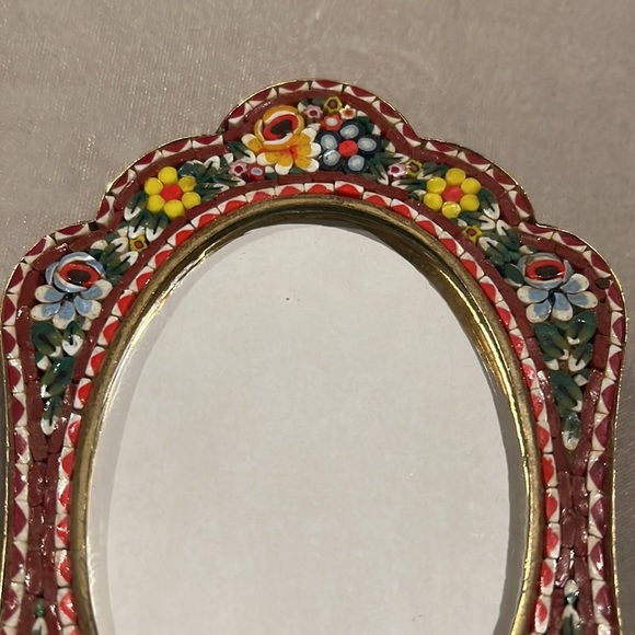Vintage MICRO MOSAIC Italian Scalloped Easel Frame Floral with Oval Opening - Picture 8 of 15